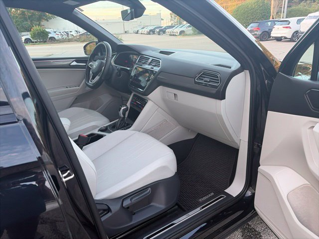 Certified 2023 Volkswagen Tiguan SE R-Line AWD/4WD image 16