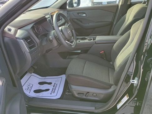 Used 2023 Nissan Rogue SV image 25