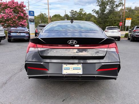 Used 2025 Hyundai Elantra Limited w/ Cargo Package FWD image 6