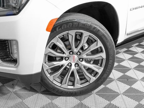 Used 2021 GMC Yukon Denali w/ Denali Premium Package image 34