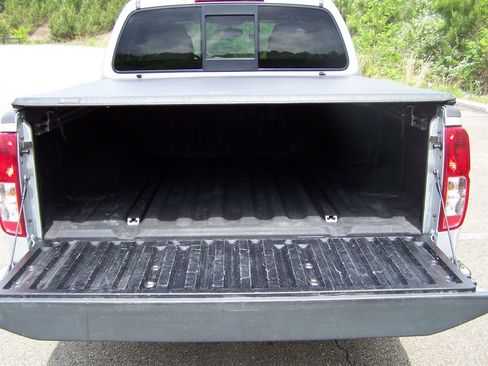 Used 2019 Nissan Frontier SL image 31