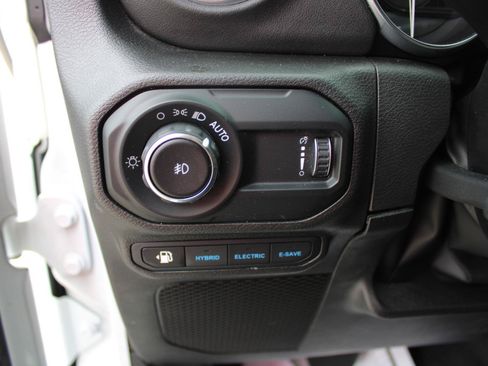 Used 2023 Jeep Wrangler Unlimited Sahara w/ Cold Weather Group AWD/4WD image 14