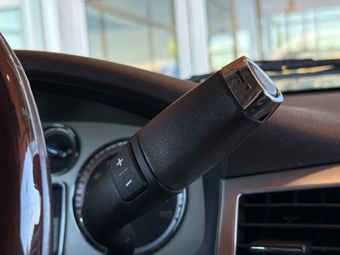 Used 2011 Cadillac Escalade ESV Premium AWD/4WD image 25