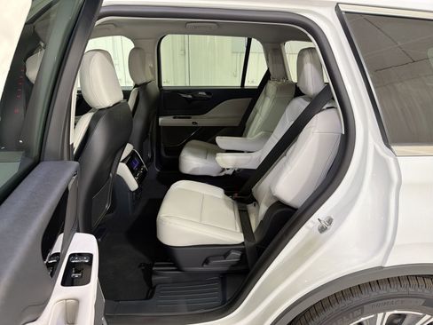 New 2026 Lincoln Aviator 2WD image 24