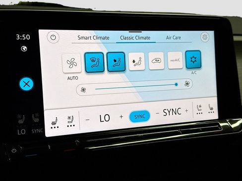 Used 2024 Volkswagen Atlas Cross Sport SE image 17