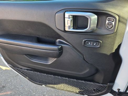 Used 2023 Jeep Gladiator Sport image 23