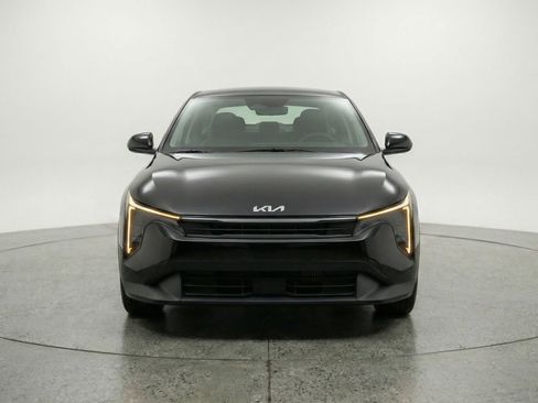 Used 2025 Kia K4 LXS image 2