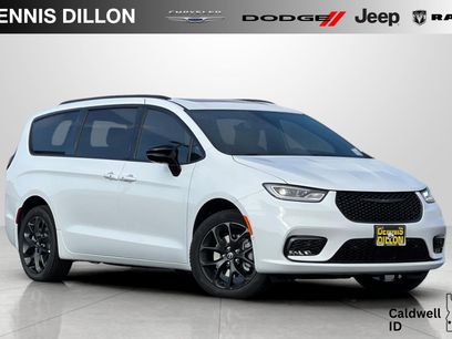 New 2026 Chrysler Pacifica Limited