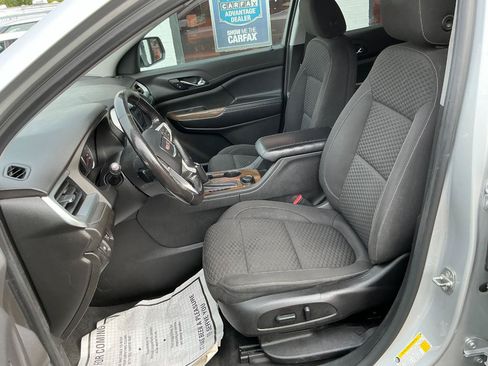 Used 2019 GMC Acadia SLE w/ LPO, Floor Liner Package FWD image 10