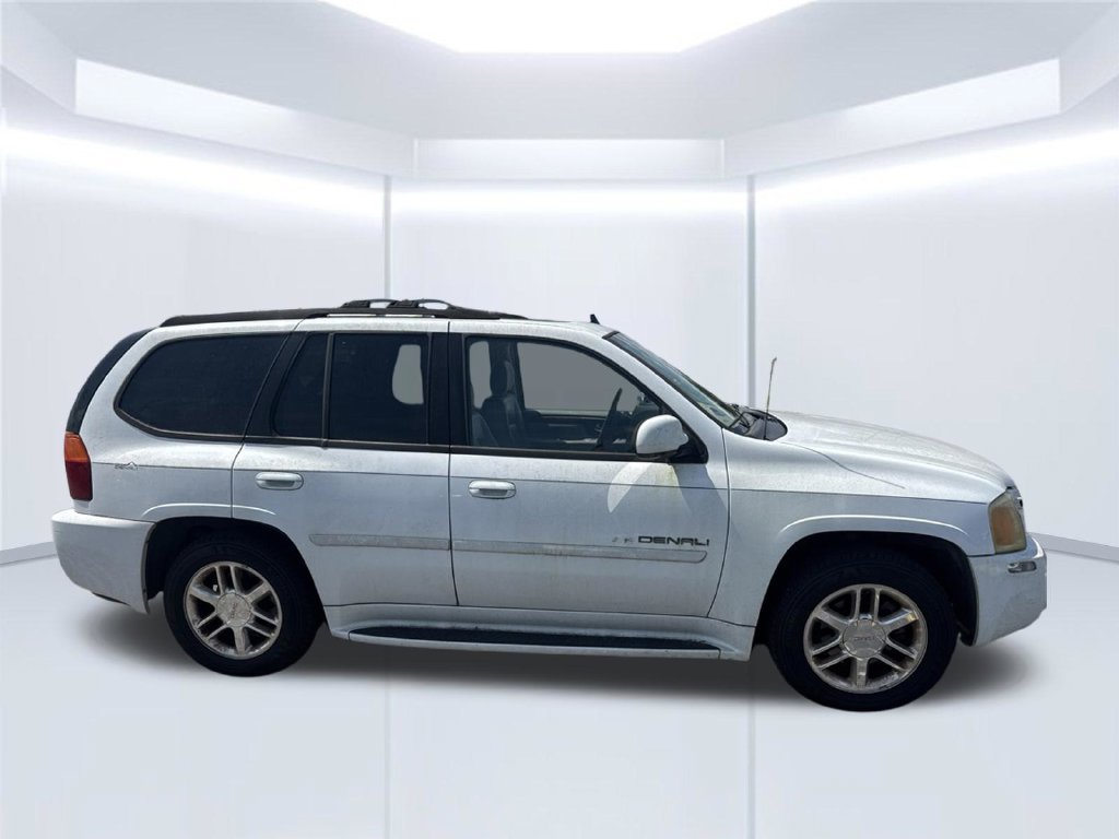 Used 2007 GMC Envoy Denali RWD image 2