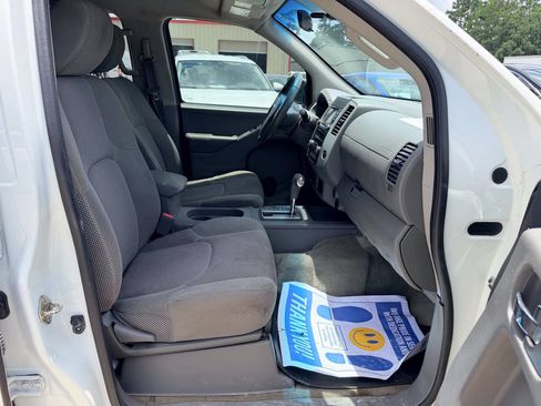 Used 2017 Nissan Frontier SV AWD/4WD image 16