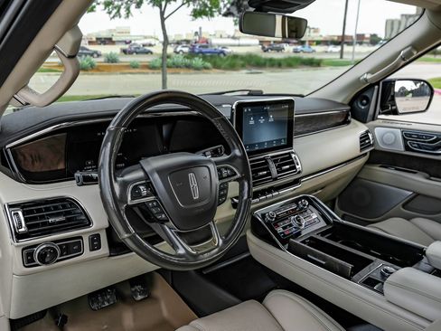 Used 2020 Lincoln Navigator L Reserve w/ Equipment Group 208A Reserve AWD/4WD image 3