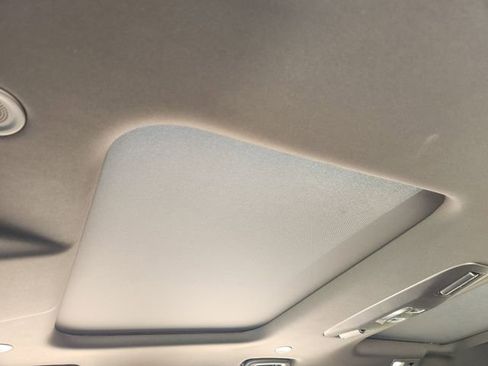 New 2026 Land Rover Discovery Limited Edition image 17