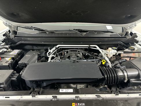 Used 2024 Chevrolet Colorado LT image 31