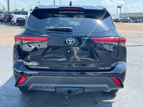 Used 2023 Toyota Highlander XLE image 4