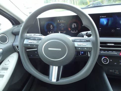 Used 2025 Hyundai Sonata SEL FWD image 12