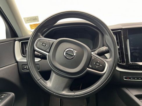 Used 2018 Volvo XC60 T5 Momentum w/ Vision Package image 17