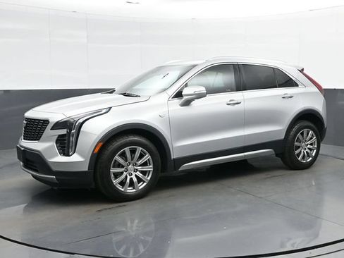 Used 2022 Cadillac XT4 Premium Luxury w/ Safety Alert Package AWD/4WD image 4