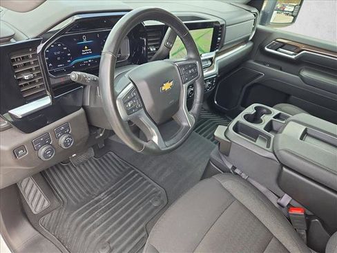 Used 2025 Chevrolet Silverado 2500 LT w/ Convenience Package AWD/4WD image 9
