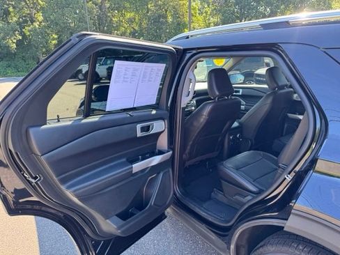 Used 2023 Ford Explorer Limited w/ Limited Technology Package AWD/4WD image 17