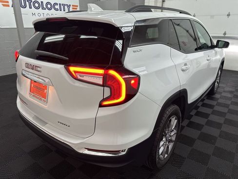 Used 2024 GMC Terrain SLT image 10