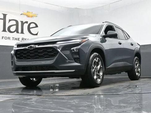 New 2026 Chevrolet Trax LT w/ LT Convenience Package FWD image 4
