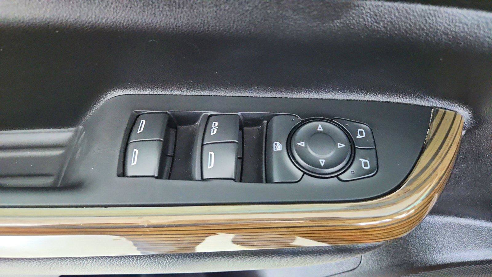 Used 2023 GMC Acadia SLE FWD image 30