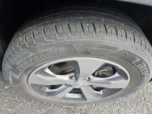 Used 2020 Jeep Cherokee Limited image 8