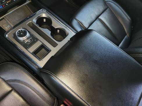 Used 2021 Ford Expedition XLT RWD image 24