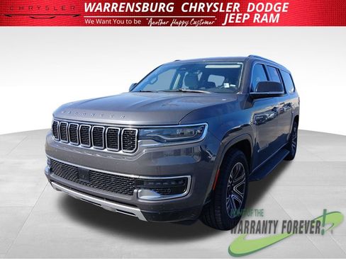 Used 2024 Jeep Wagoneer L Series II w/ Flexible Seating Group AWD/4WD image 8