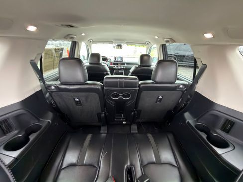 Used 2025 Honda Pilot EX-L image 6