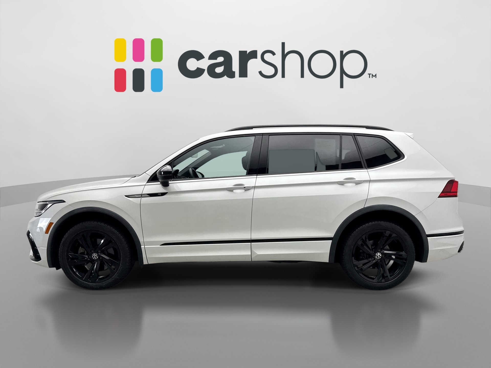 Used 2023 Volkswagen Tiguan SE R-Line AWD/4WD image 2