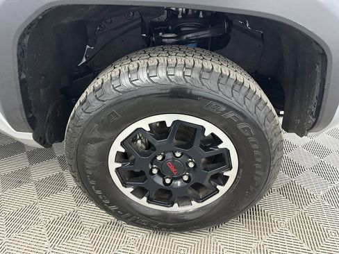 Used 2025 Toyota Tacoma TRD Off-Road image 12
