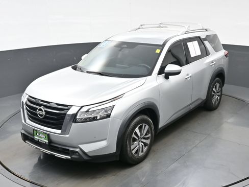 Used 2023 Nissan Pathfinder SL AWD/4WD image 35