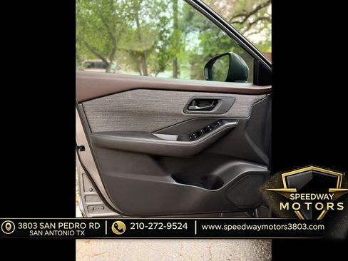 Used 2022 Nissan Rogue S FWD image 18