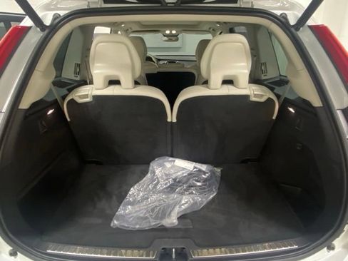 Used 2025 Volvo XC90 T8 Plus w/ Protection Package Premier AWD/4WD image 9