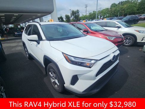 Used 2024 Toyota RAV4 XLE AWD/4WD image 5