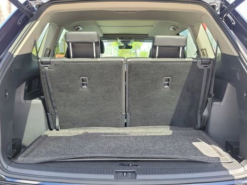 Used 2024 Volkswagen Atlas SE w/ Panoramic Sunroof Package FWD image 8