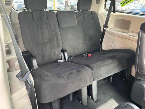 Used 2013 Dodge Grand Caravan SXT image 13