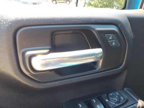 Used 2022 Chevrolet Silverado 1500 Custom Trail Boss w/ LPO, Dark Essentials Package AWD/4WD image 14