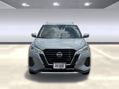 Used 2022 Nissan Kicks SV w/ Interior Electronics Package FWD image 6