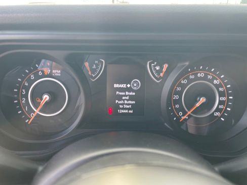 Used 2025 Jeep Gladiator Sport image 14