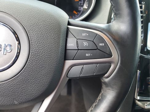 Certified 2021 Jeep Grand Cherokee Laredo X image 24