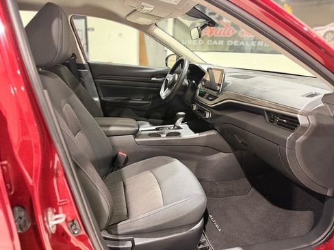 Used 2025 Nissan Altima 2.5 SV FWD image 16