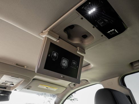 Used 2020 Chevrolet Suburban LT image 46