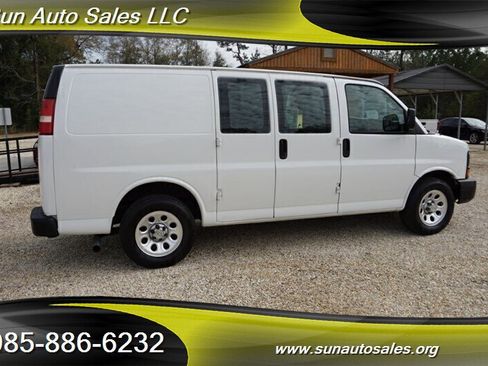 Used 2010 Chevrolet Express 1500 image 13