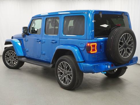 Used 2023 Jeep Wrangler Unlimited Sahara AWD/4WD image 14