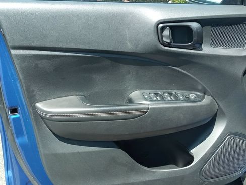 Used 2022 Hyundai Venue Limited FWD image 17