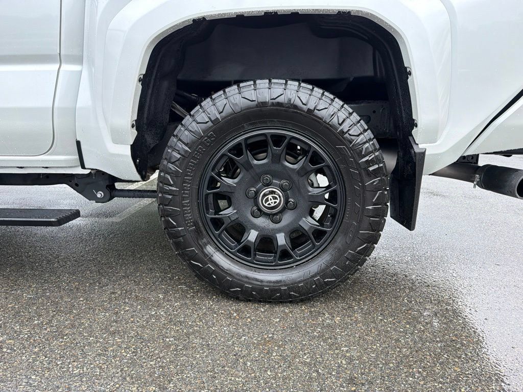 Used 2024 Toyota Tacoma Limited w/ Limited Package (LT) AWD/4WD image 23