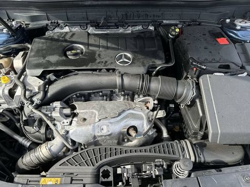 Used 2021 Mercedes-Benz GLB 250 w/ Premium Package image 17